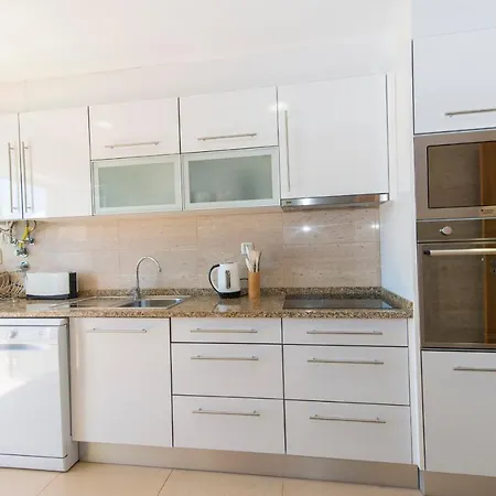 Comfortable And Friendly 2bedroomapt With Pool, Terrace, Bbq, Ac In Santa Luzia