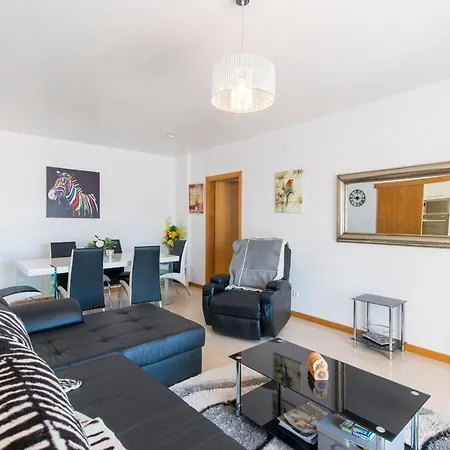 Comfortable And Friendly 2bedroomapt With Pool, Terrace, Bbq, Ac In Santa Luzia *
