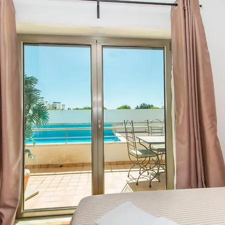 Comfortable And Friendly 2bedroomapt With Pool, Terrace, Bbq, Ac In Santa Luzia *