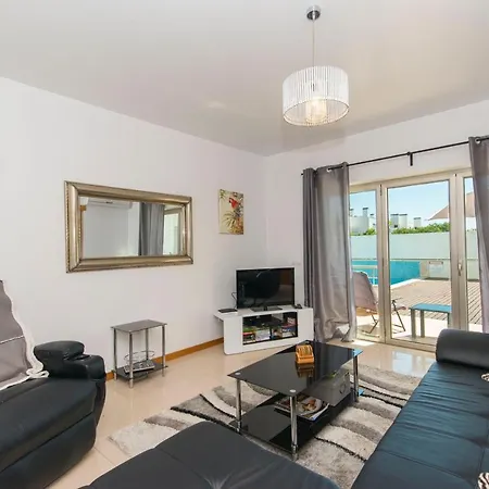 아파트 Comfortable And Friendly 2bedroomapt With Pool, Terrace, Bbq, Ac In Santa Luzia *